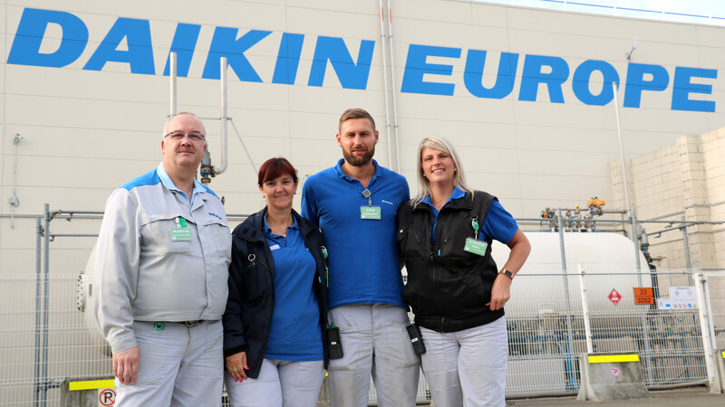 Werknemers van Daikin en ACV METEA-afgevaardigden (vlnr.) Martin Deleersnijder, Lindsey Delodder, Levi Rombout en Charlene Seru: