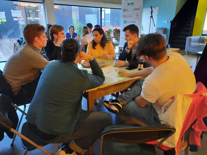 Beweging. net organiseert politiek jongerencafé in Hasselt