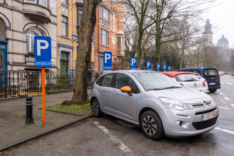 Cambio auto op autodeel parking