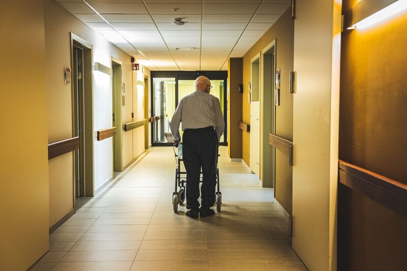 Een bewoner in een rusthuis