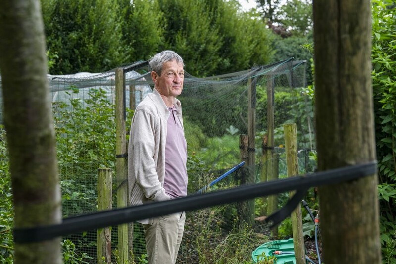 Paul Verhaeghe in tuin