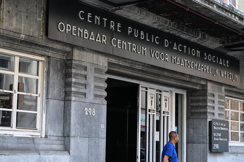 Gevel van gebouw met tekst Openbaar centrum voor maatschappelijk welzijn