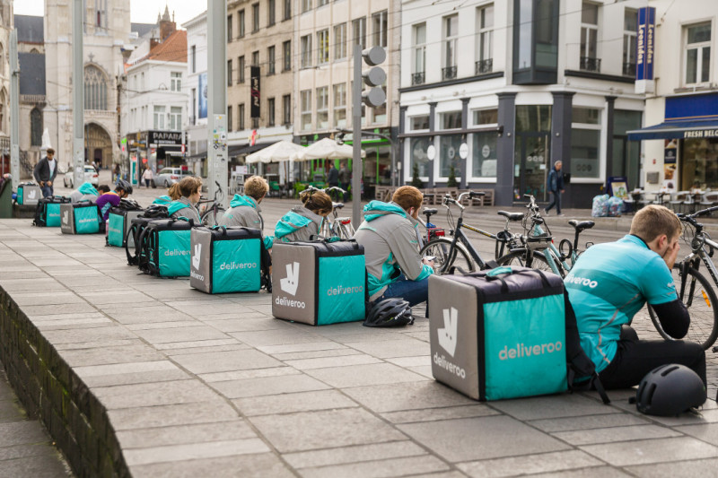 Deliveroo koeriers in Gent wachten uitgeput op bestellingen