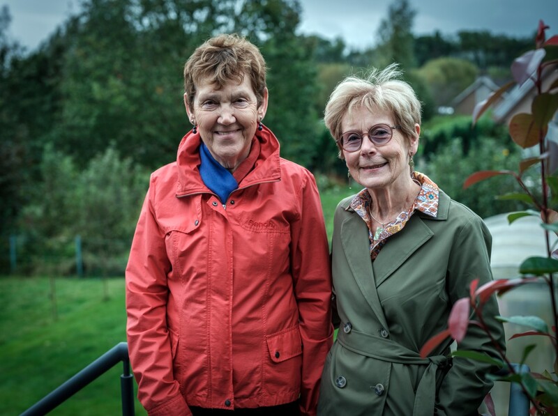 Samana vrijwilligers Chris Verbesselt en Chris Deneef zetten hu schouders mee onder het initiatief buurttuintje. // © Guy Puttemans