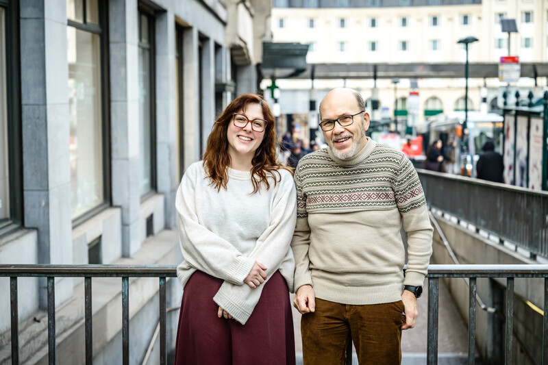 Kaat Wouters en Chris Vanmol poseren enthousiast samen in Brussel.