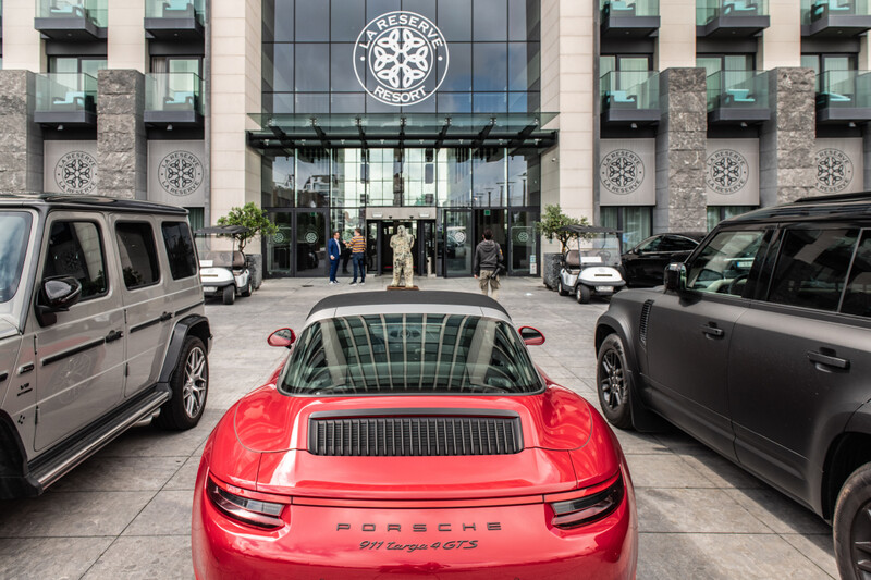 Porsche voor luxehotel La Réserve in Knokke-Heist