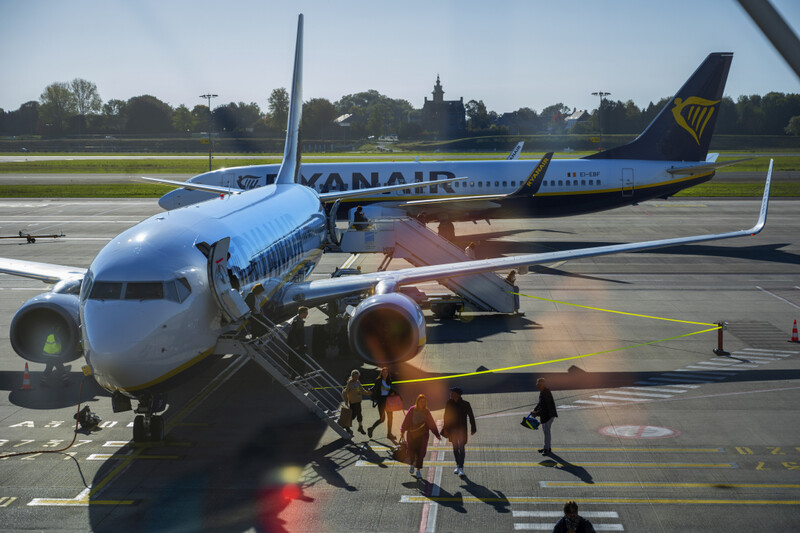 Twee vliegtuigen van Ryanair op de luchthaven van Charleroi