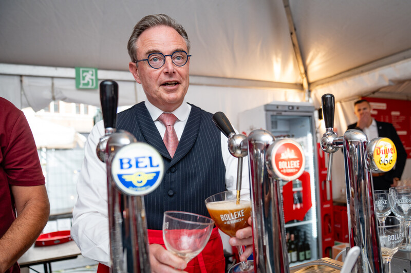 Bart De Wever tapt Bolleke De Konink
