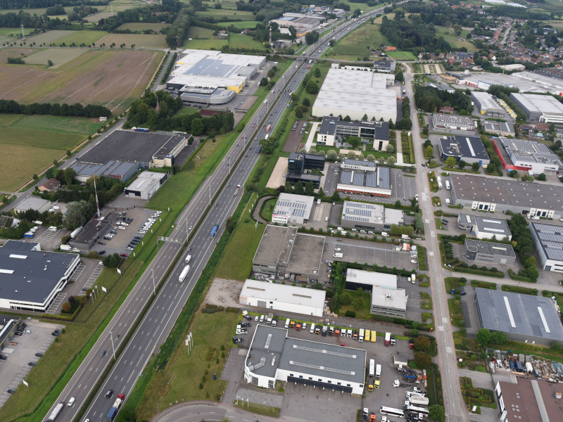 Luchtfoto van enkele bedrijven