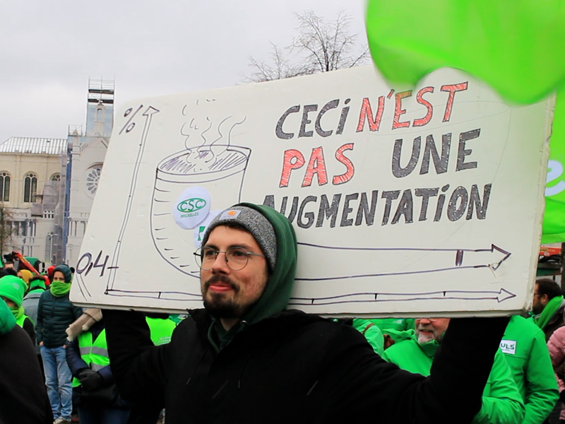 Bord van actievoerder met tekst: "Ceci n'est pas une augmentation"