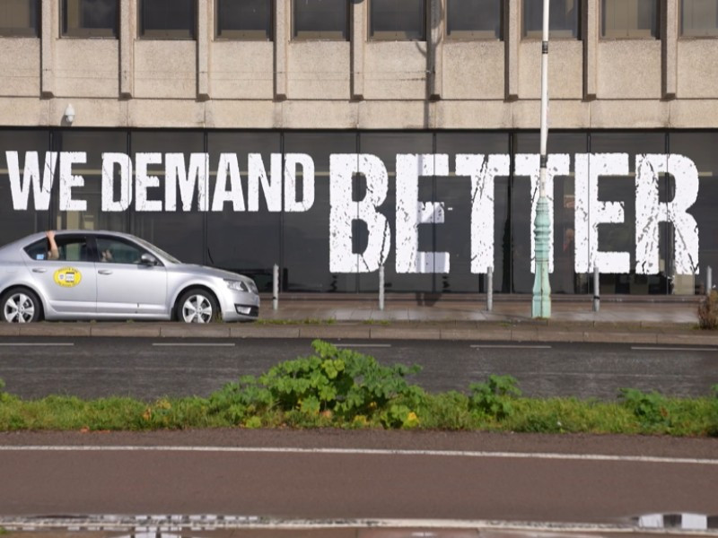 Auto voor vakbondsreclame in Brighton in het Verenigd Koninkrijk