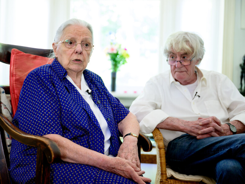 Zuster Jeanne Devos en auteur Paul Goossens