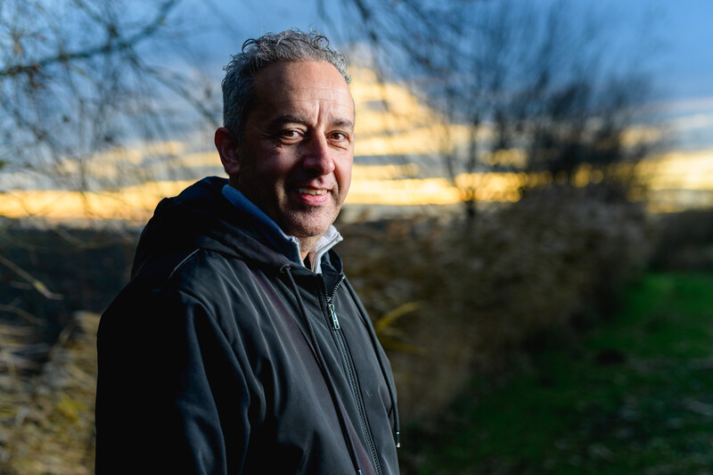 Dr. Mahjoub is als arts verbonden aan de spoedgevallen van AZ Diest.Gespecialiseerd in algemene urgentiegeneeskunde. Hij heeft een boek geschreven: De hogedrukmaatschappij
