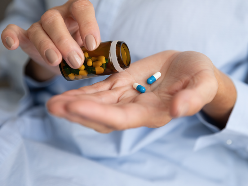 Geneesmiddelen in vrouwenhand