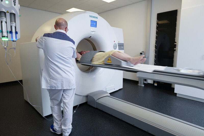 Vrouw tijdens CT-scan