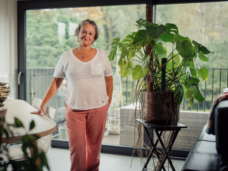 Verpleegkundige Karolien Van Brussel in appartement