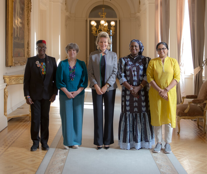 een delegatie van IDWF op bezoek bij Koningin Mathilde