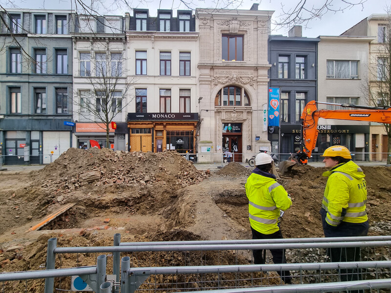 Wouwwerf met arbeiders