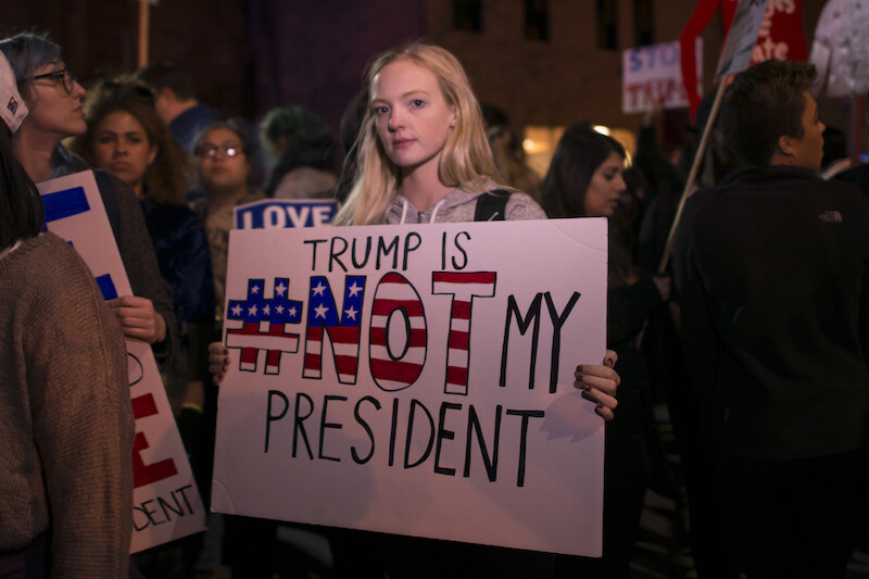 Protest tijdens de eerste inauguratie van Trump als president van de VS in 2017, 'Trump is not my president'
