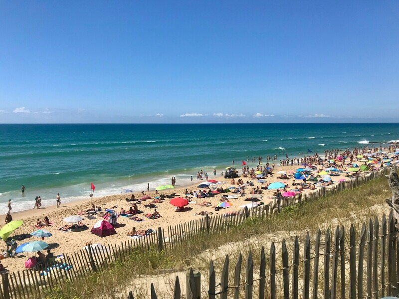 strand duinen zee parasol zonnescherm zand
