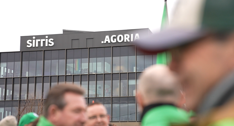 ACV-militanten voeren actie voor de zetel van Agoria