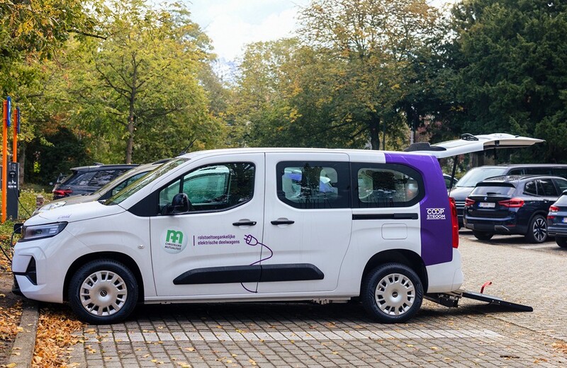 Foto van een deelwagen voor rolstoelstoelgebruikers van CM via CoopStroom platform