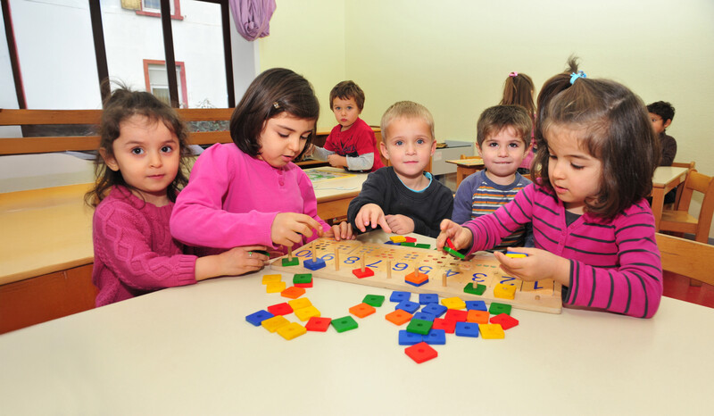 Kinderen in klaslokaal integratie